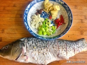 自家小院铁锅炖鸡鸭鱼肉,铁锅炖鱼肉最好吃的做法