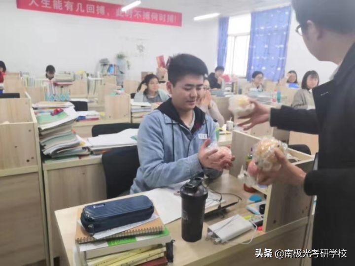 南极光寄宿考研,考研政治名师石磊讲座照片