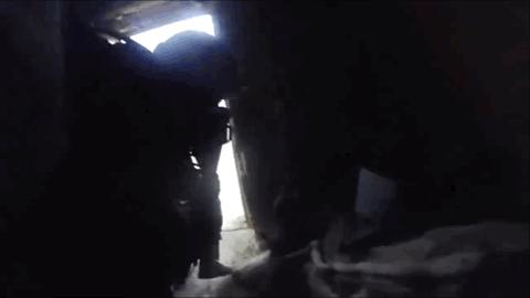 csgo闪光弹被人挡住了还会被闪吗,csgo与现实对比