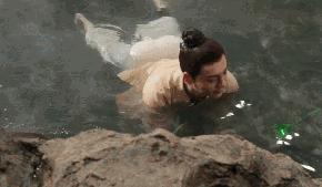 都说上天偏爱努力的小孩，看到李现的经历，确实不假