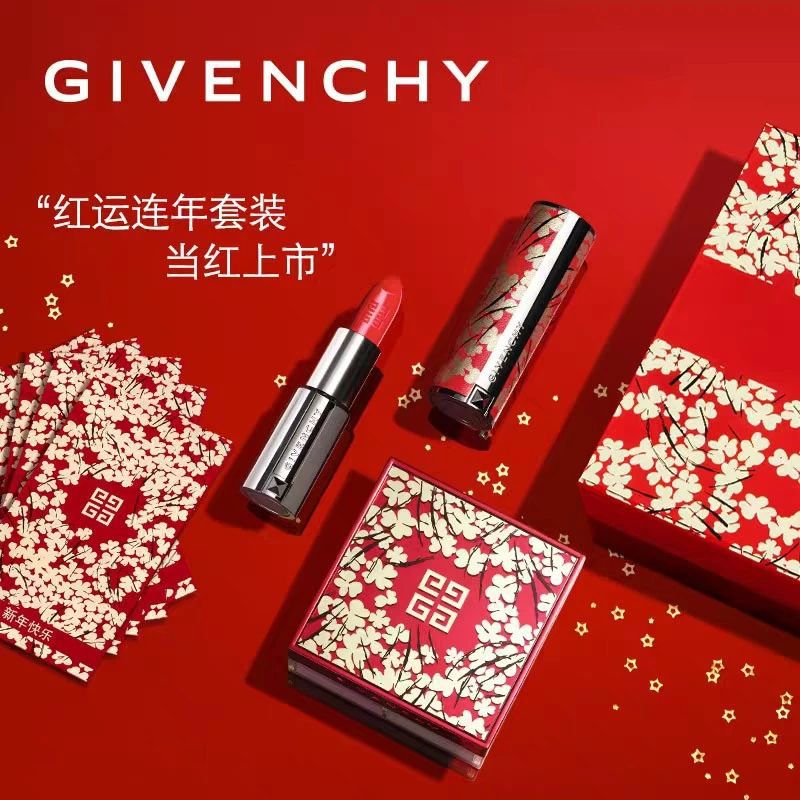 今年秋冬流行红色什么款式,红色单品春节如何穿出惊艳感