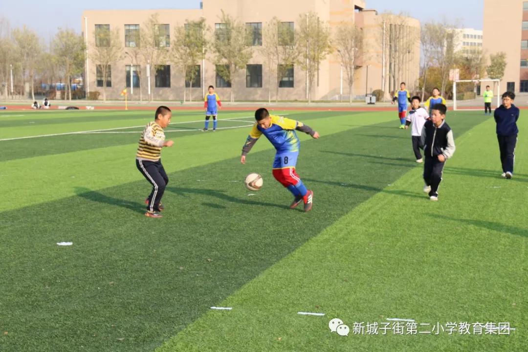 足球竞技快乐共享——街二小在区“中小学生足球赛”中荣获亚军