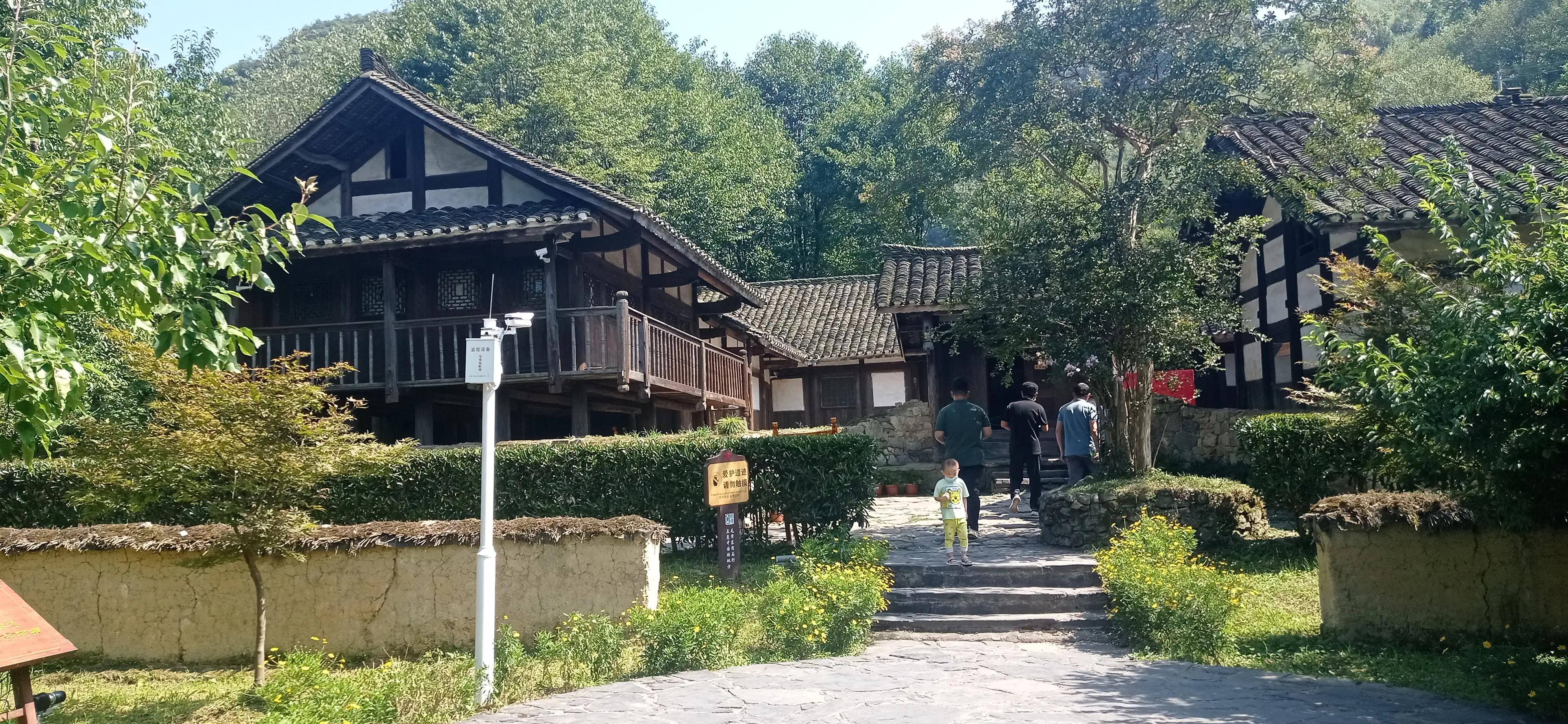 尿路结石间歇性血尿注意什么,出现血尿吃什么药