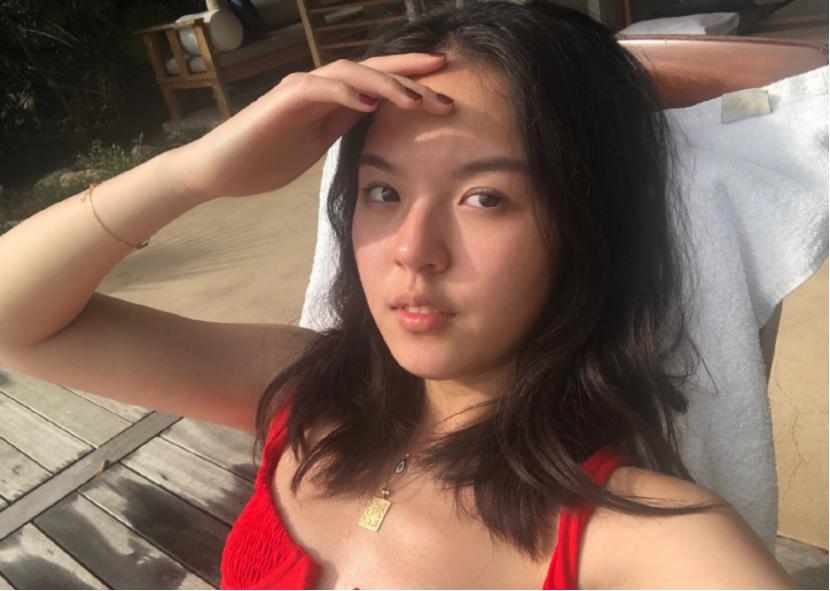 李咏女儿多大年龄拿到驾照,李咏女儿16岁集美貌才华于一身