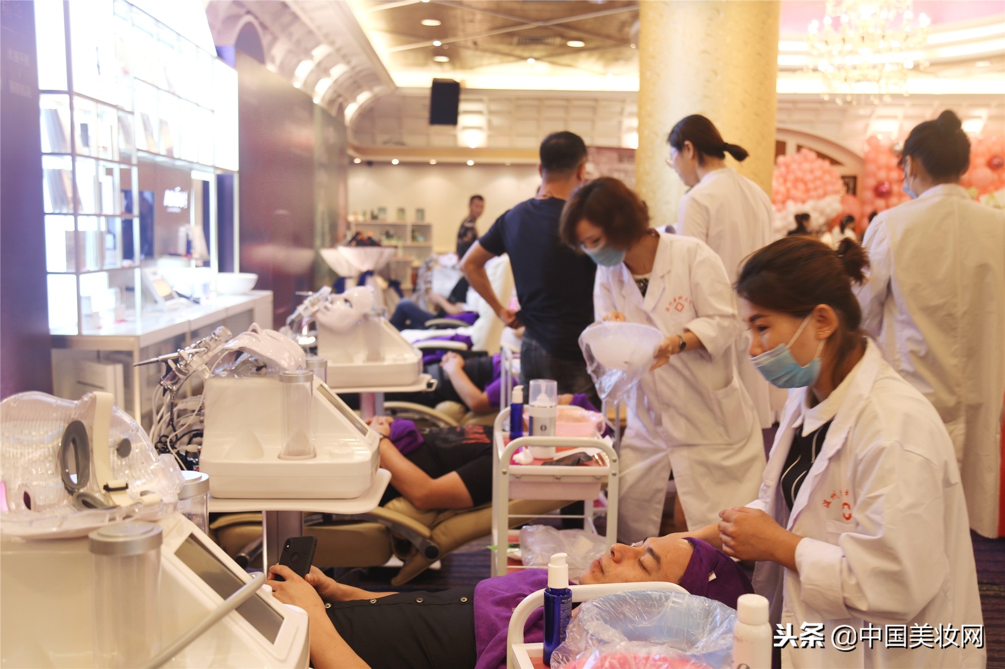 升维*局破**：2018中国化妆品店年度报告