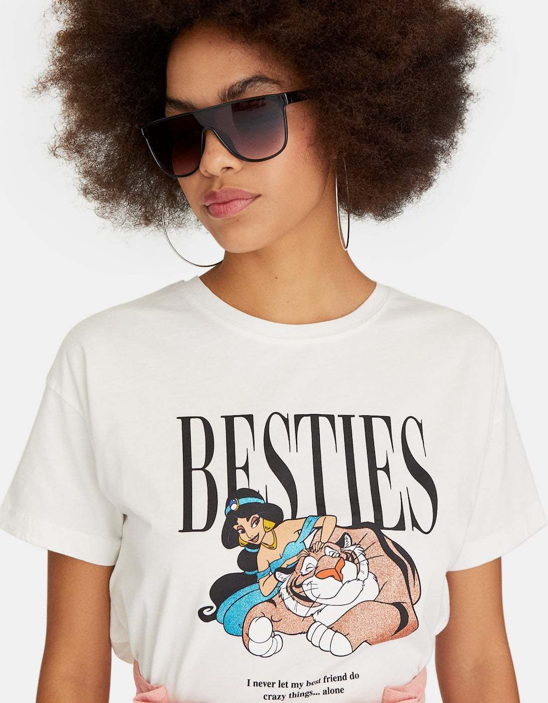 优衣库与kaws联名t恤 (优衣库kaws联名t恤图片)