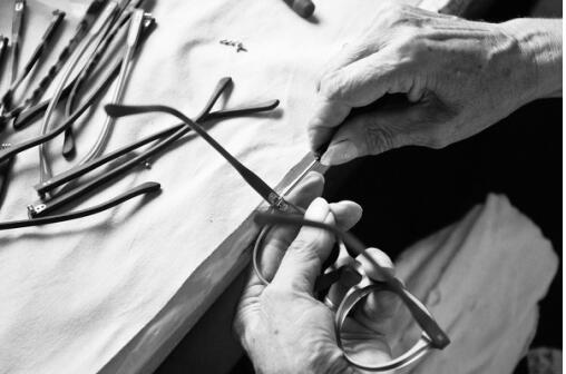 亨得利专业眼镜,亨得利眼镜店配半框眼镜多少钱