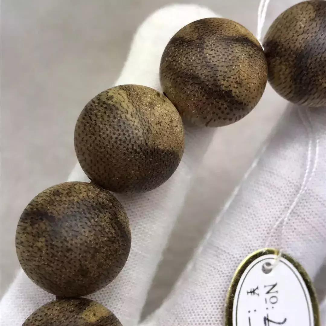加里曼丹沉香手串啥样子,加里曼丹沉香108颗手串怎么配