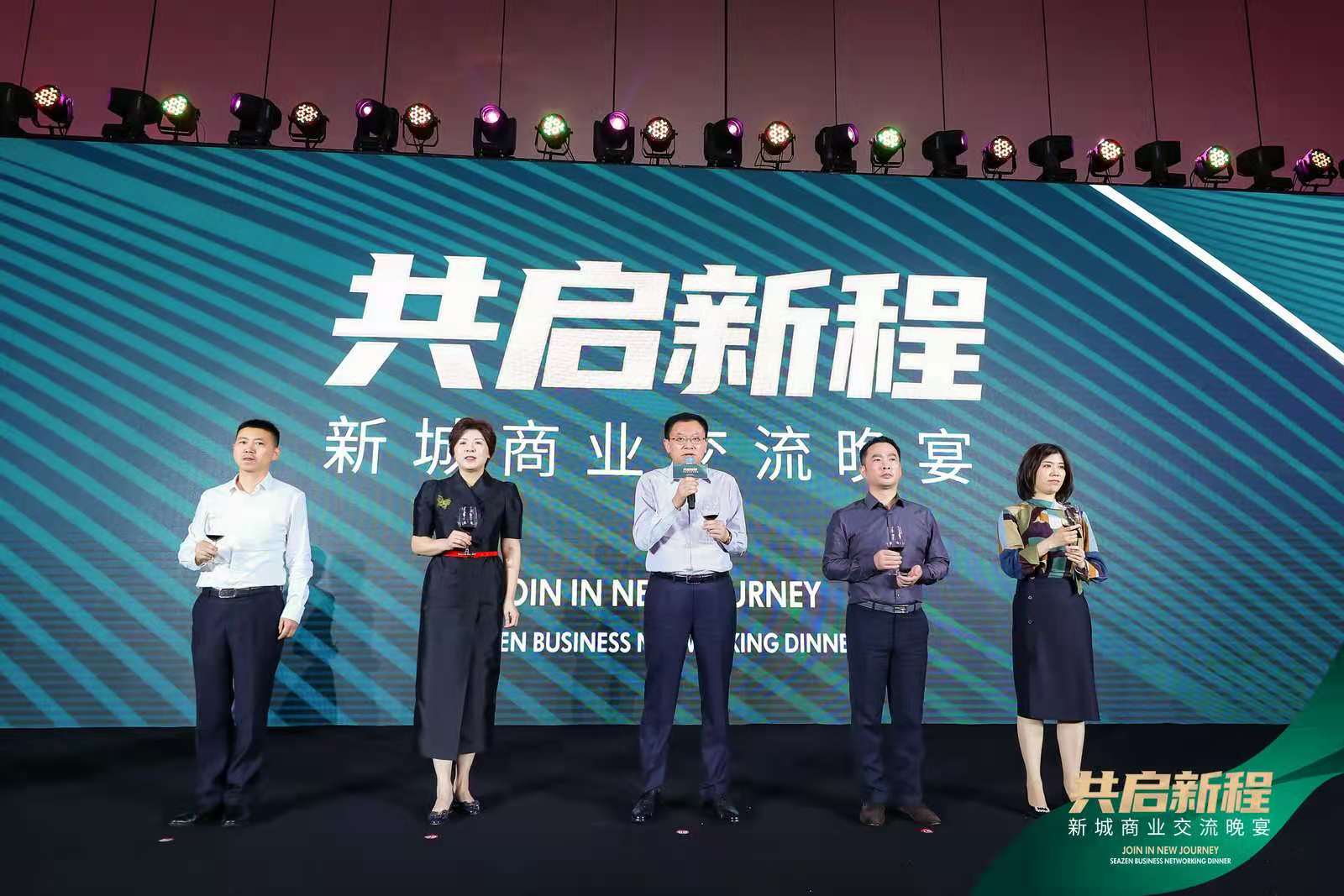 新城悦服务积极响应*会两**号召新城社区市集活动助力“地摊经济”