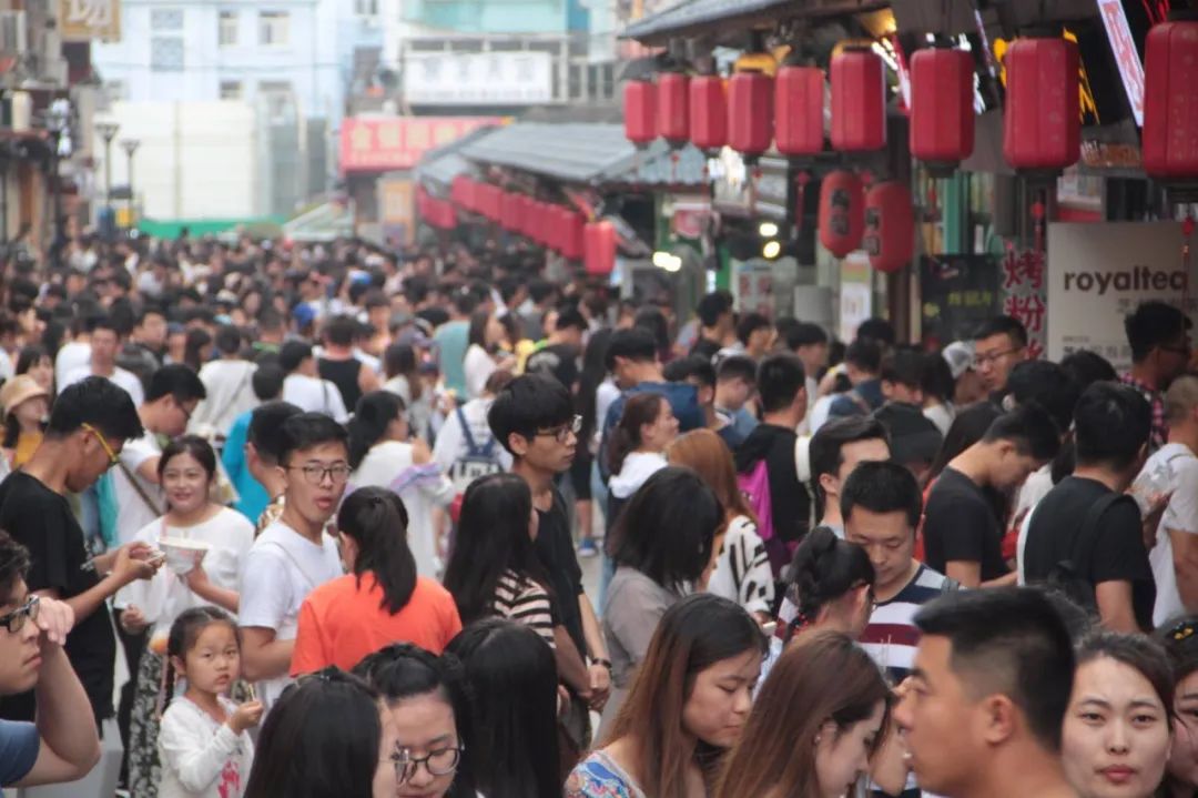 有多少人在街头卖炸串,街头摆摊网红炸串