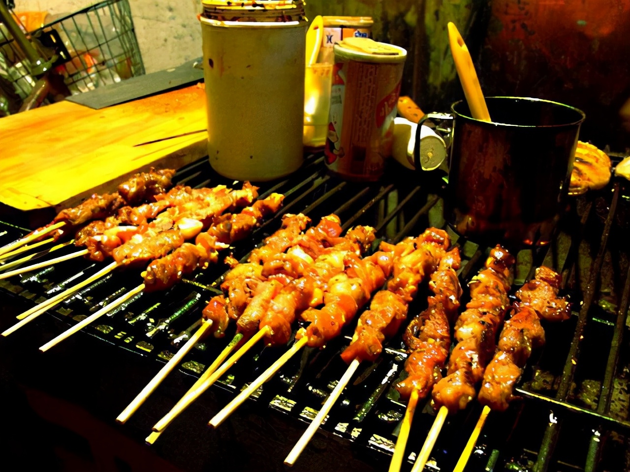 路边摊烧烤赚钱吗,露天烧烤投资前景