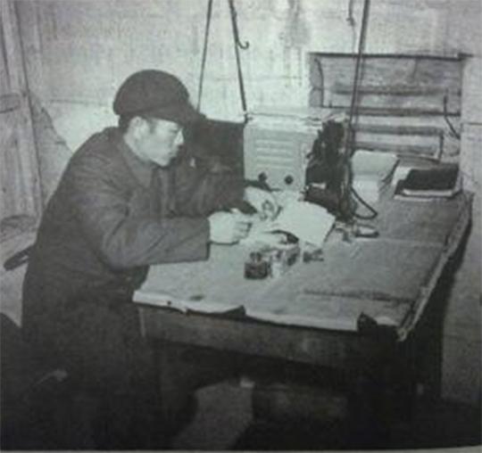 1951年邓华为何主动让位第一副司令给陈赓？甚至亲自致电伟人