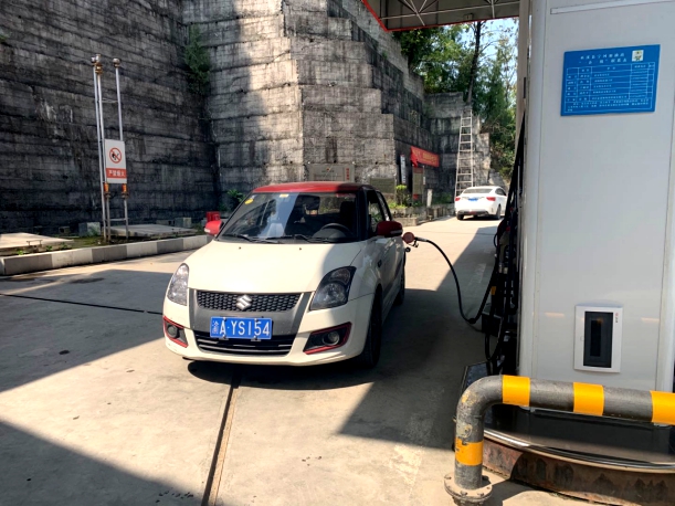 海外试驾2021款铃木雨燕运动版,铃木雨燕动力足颜值高代步首选车