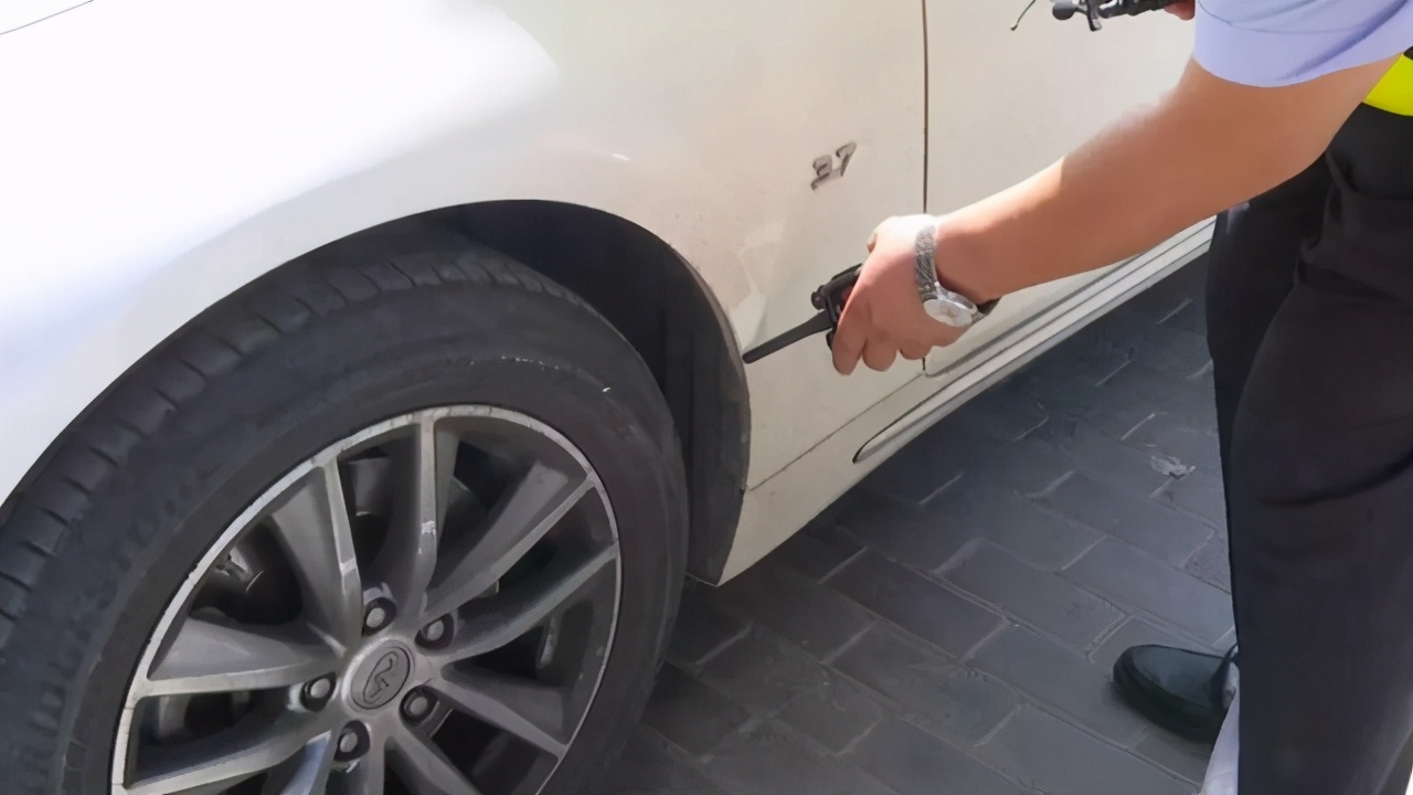 车让人刮了该要什么赔偿,车被刮了要钱还是让对方修车