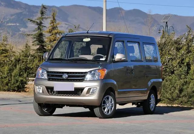 最经济实惠的大面包车有哪些,目前最好的客货两用面包车