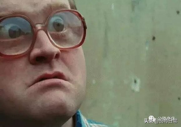 都别动！我掉了一只隐形眼镜