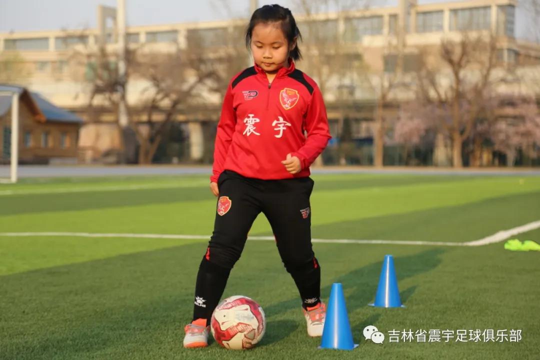 绿茵驰骋的快乐与成长——震宇女足小球员专访