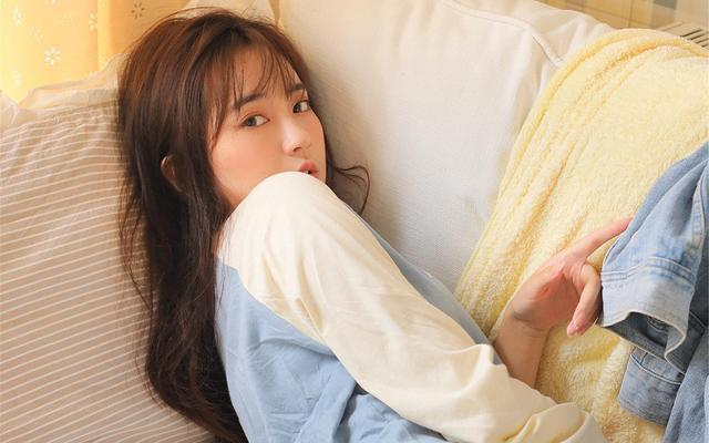 和朋友暧昧怎么更进一步,朋友暧昧期聊天如何不尴尬