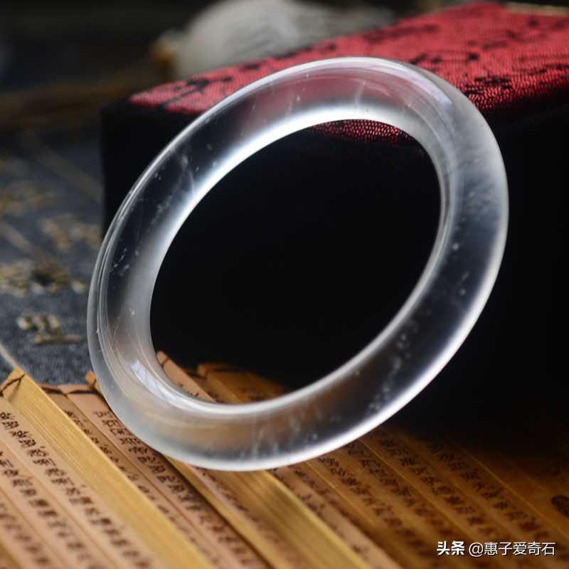 假翡翠是用什么石头做的,假的翡翠是用什么做的