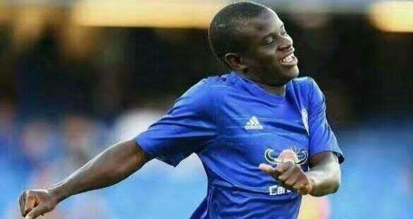 这几位黑人球员实力强劲，称霸足坛，有一球员遭哄抢