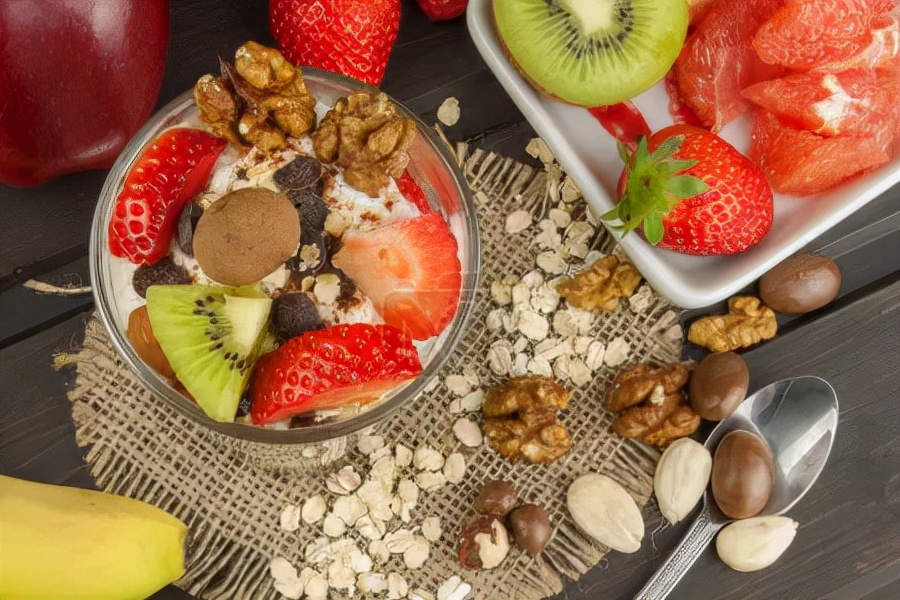 睡前保持饥饿感有助于减肥吗,睡前很饿吃什么食物好