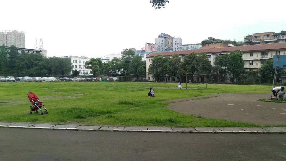 如何踢球可以不交钱,如何不花钱买到一个足球