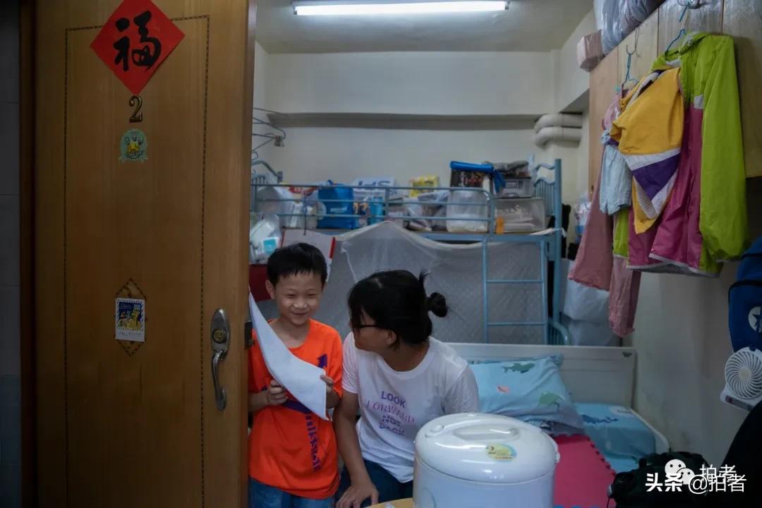 香港劏房妈妈生3个女儿,香港住劏房的妈妈