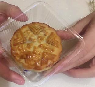 月饼大圆饼测评,四大名牌月饼大比拼