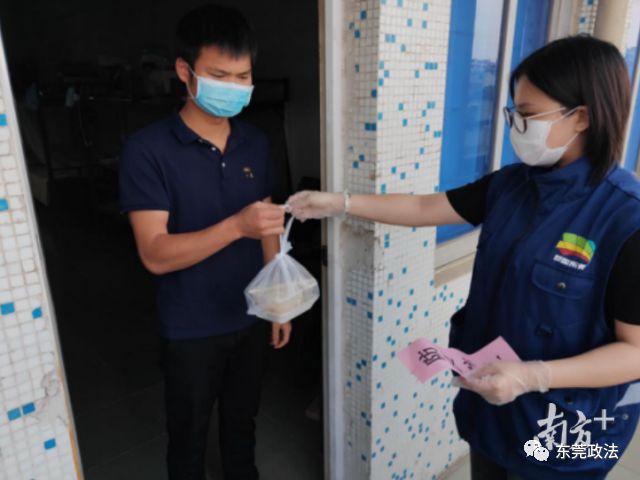 防控疫情,东莞“蓝马甲”化身社区“大管家”