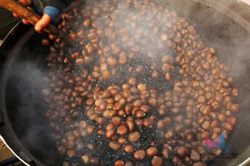 糖炒栗子吃多了会有什么害处,糖炒栗子为什么要放很多沙子