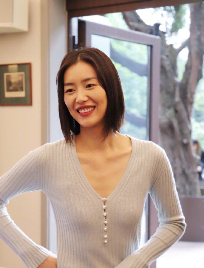 刘雯最近出席的时装周,刘雯时装秀近图