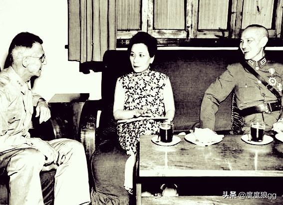 参谋长藐视总司令，老蒋为何两次撤换不动？史迪威：我有八个职务