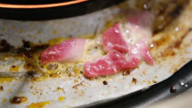 东莞首家火锅+烤肉一体涮就在万江家汇城，几百人排队等着吃