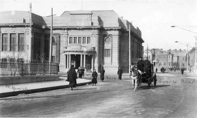 小白楼是指哪个楼,什么叫小白楼