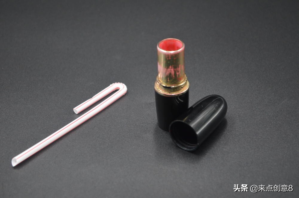 用完的口红不要扔,插一根吸管还有大作用,邻居见了都纷纷学起来