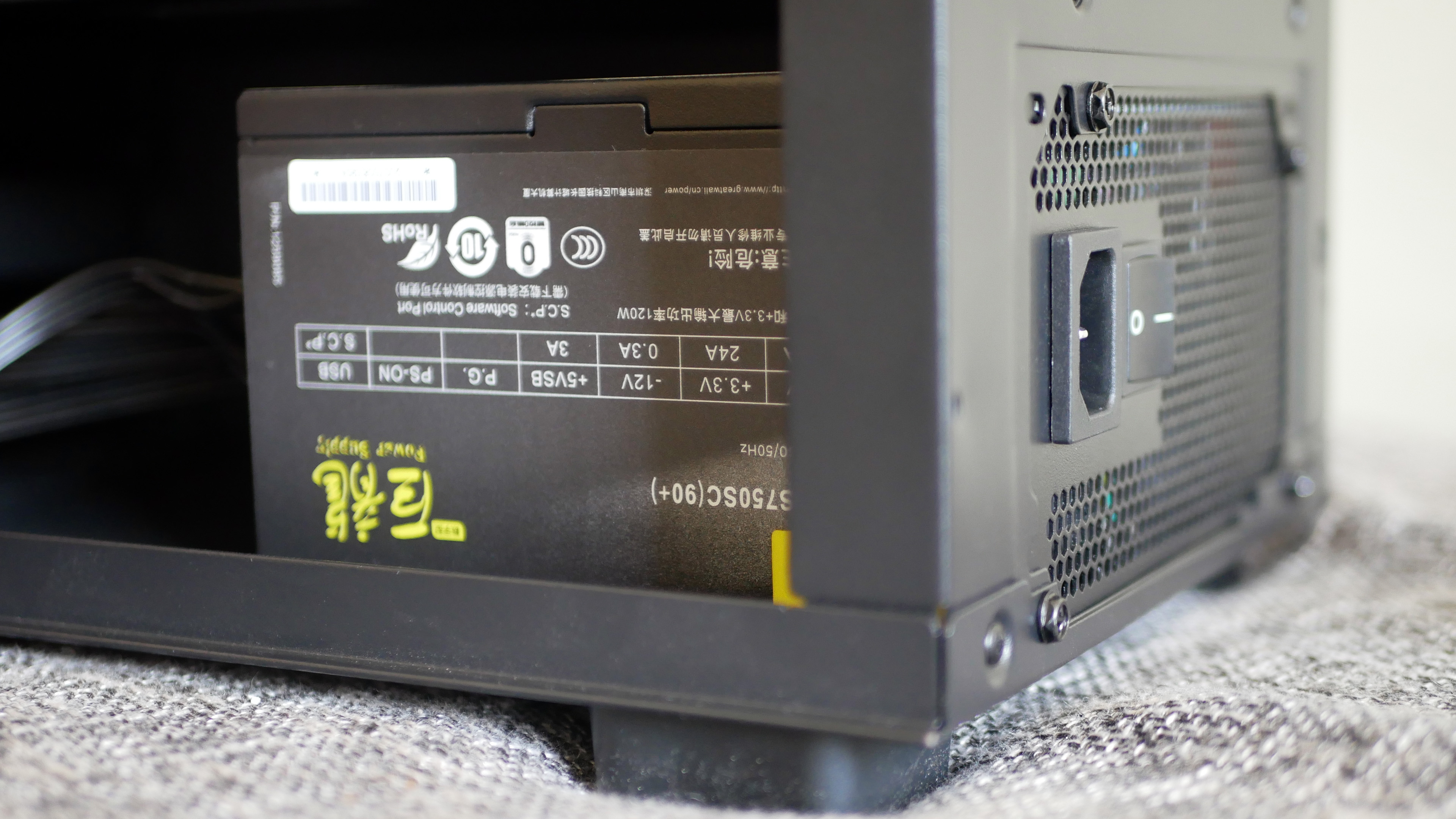 RGB机箱怎么玩？电铠DK104、650W超级巨龙S6模组电源体验