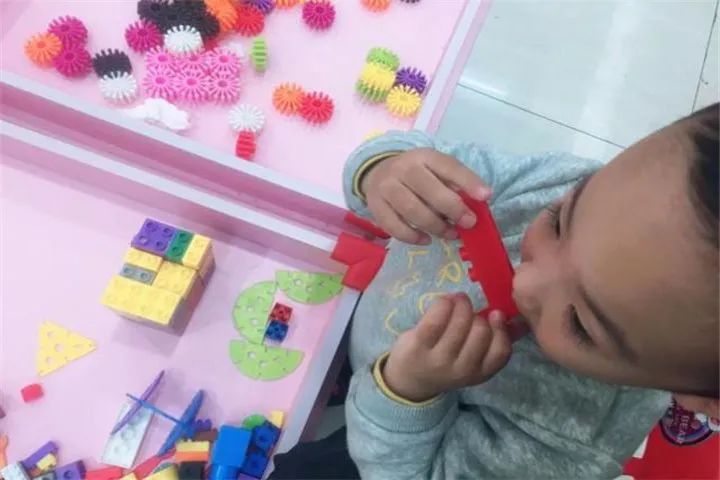 宝宝乱吃东西怎么办,宝宝乱吃东西时要不要纠正