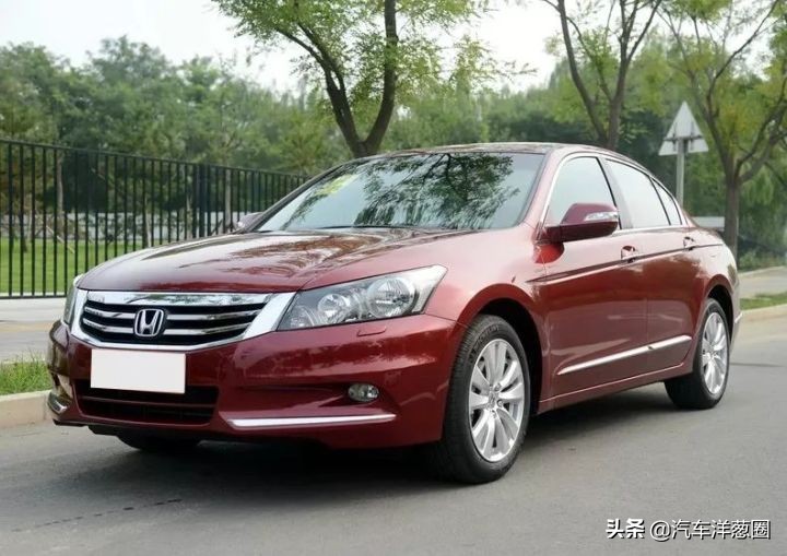 皇冠和雅阁哪个更值得入手,9万皇冠