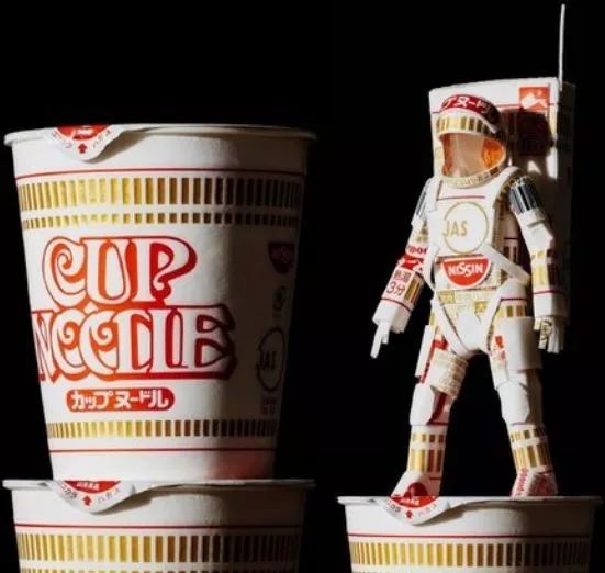 小哥用废纸盒惊艳27万人,跟他一比,我简直是手残