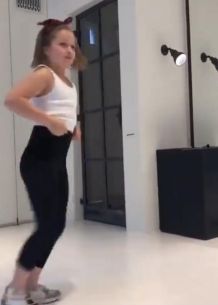 贝克汉姆女儿健身,贝克汉姆女儿游泳