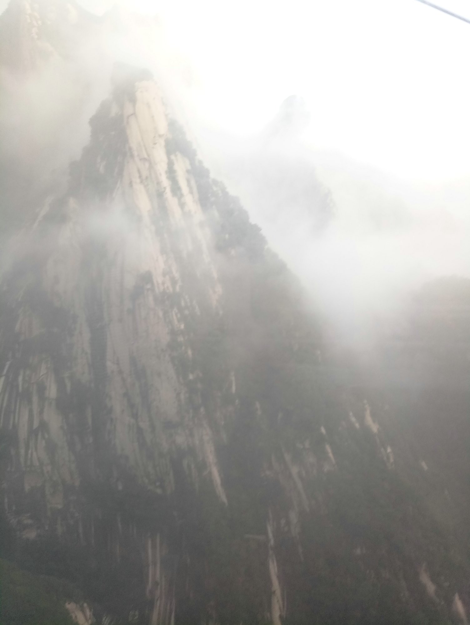 国内唯一一个同时跨山与水的索道,最震撼的索道缆车