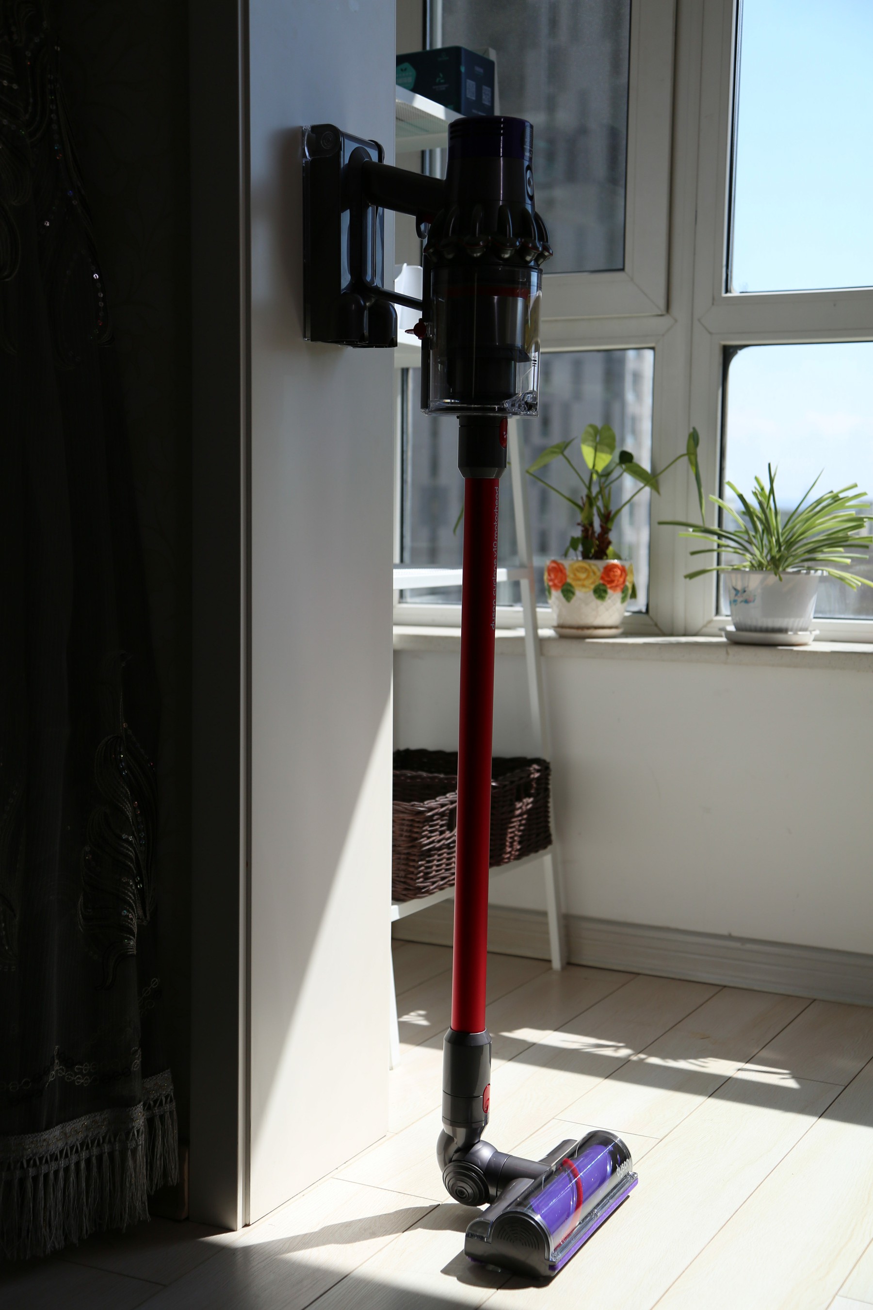 戴森v10吸尘器问题,戴森v10吸尘桶难以推开