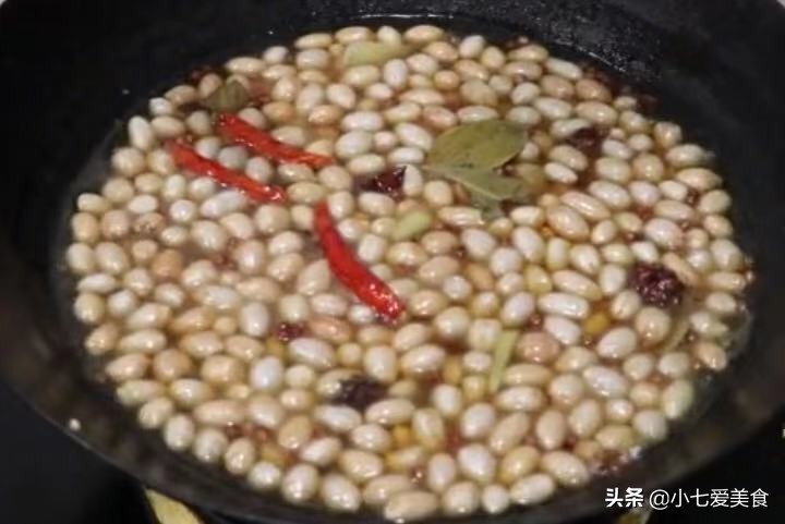 煮花生米煮熟了要盖锅盖吗,煮花生米时要不要扒拉扒拉