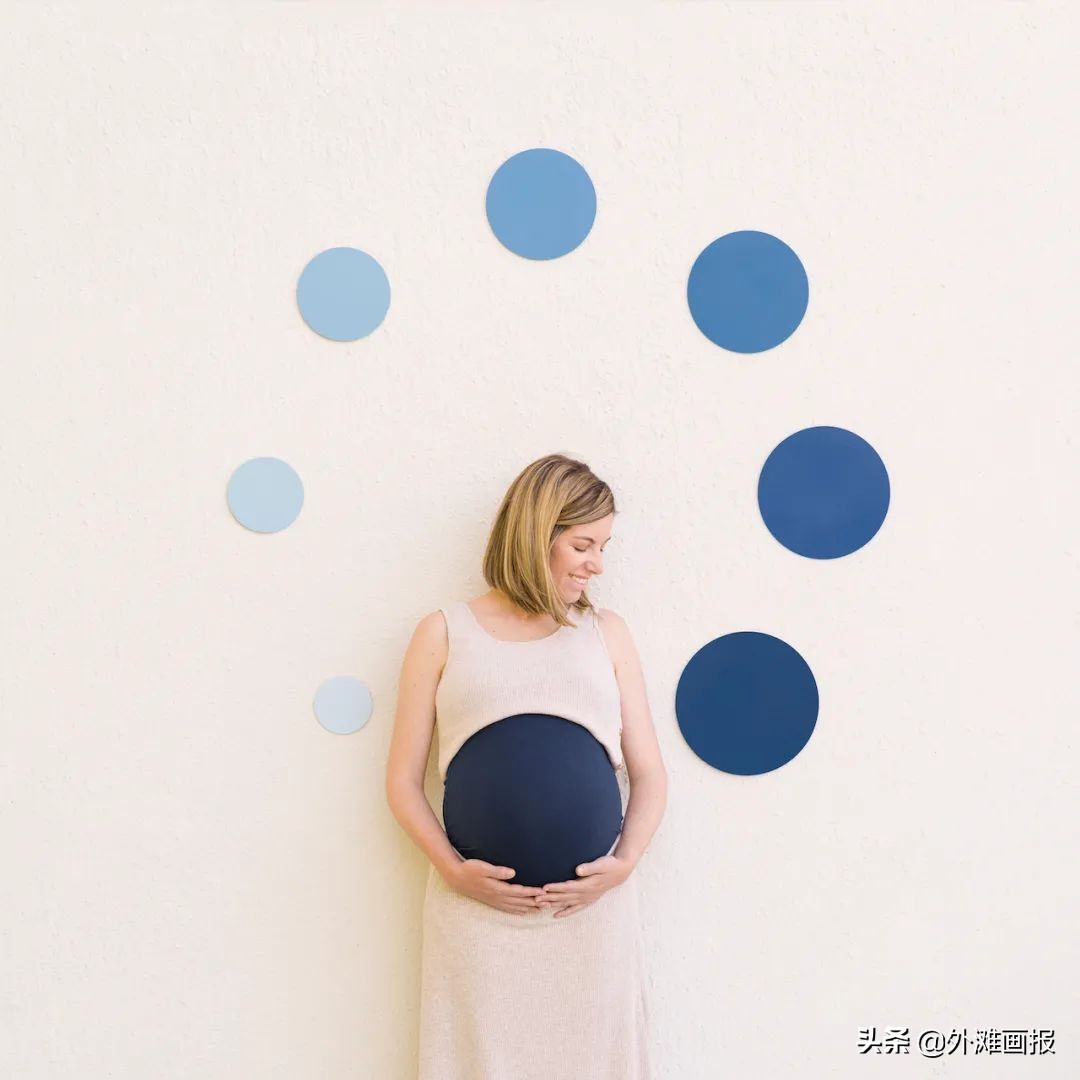 情侣旅行拍照片怎么拍出高级感,很火的一对情侣拍照很有技巧