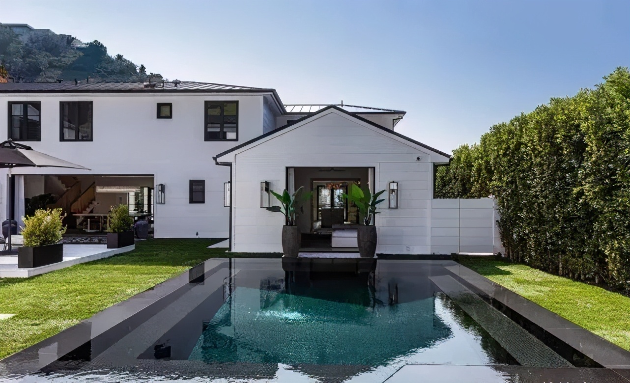 蕾哈娜与rocky还在交往吗,蕾哈娜17亿美元财产