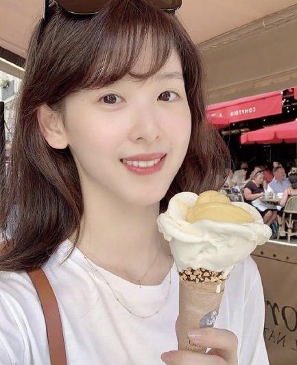 章泽天谈公园抽陀螺,章泽天教大爷抽陀螺