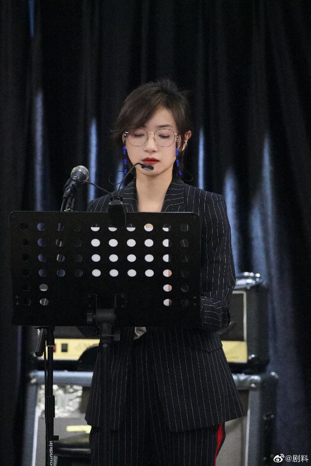 万茜憨憨,万茜耍帅