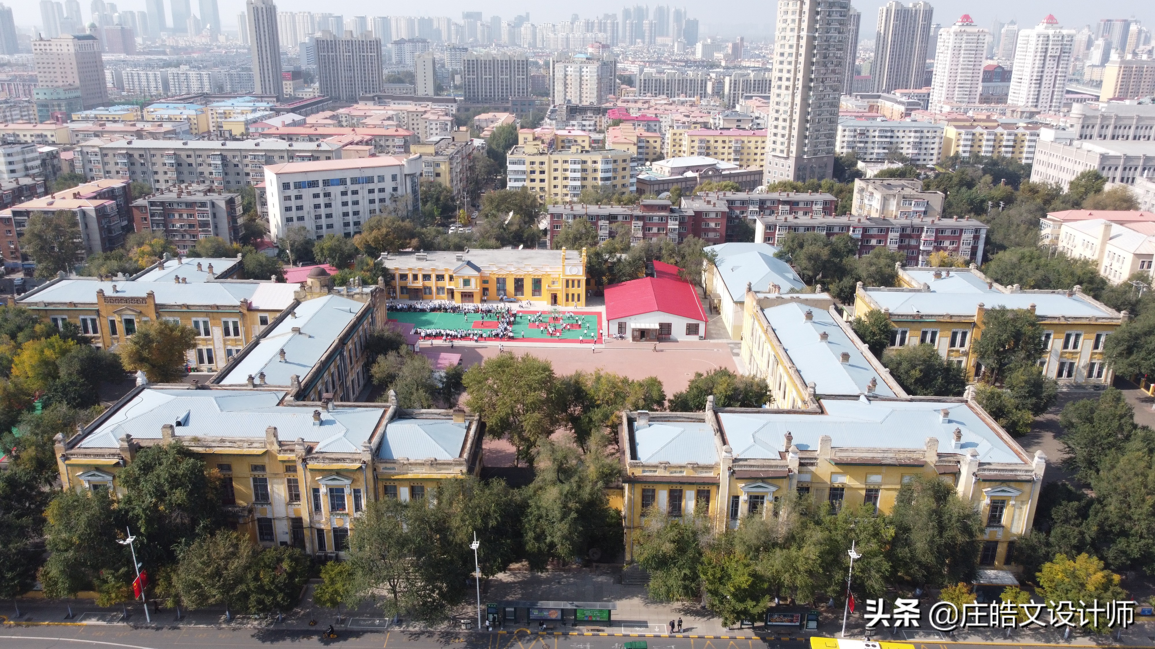西大直街53号工大附中所在的百年建筑,曾经是哈尔滨第一所大学