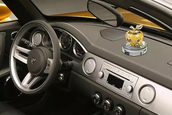 刺眼强光保证驾车安全,开车阳光刺眼怎么办戴啥眼镜好