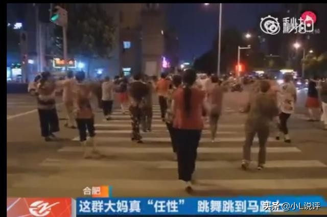 中国大妈们在国外跳广场舞,中国大妈在温哥华商场跳广场舞